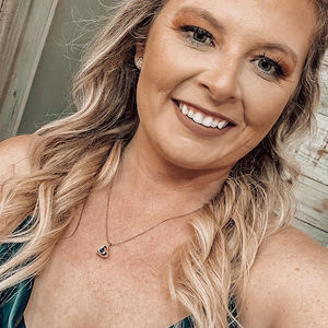 Meet your Posher, Lauralee